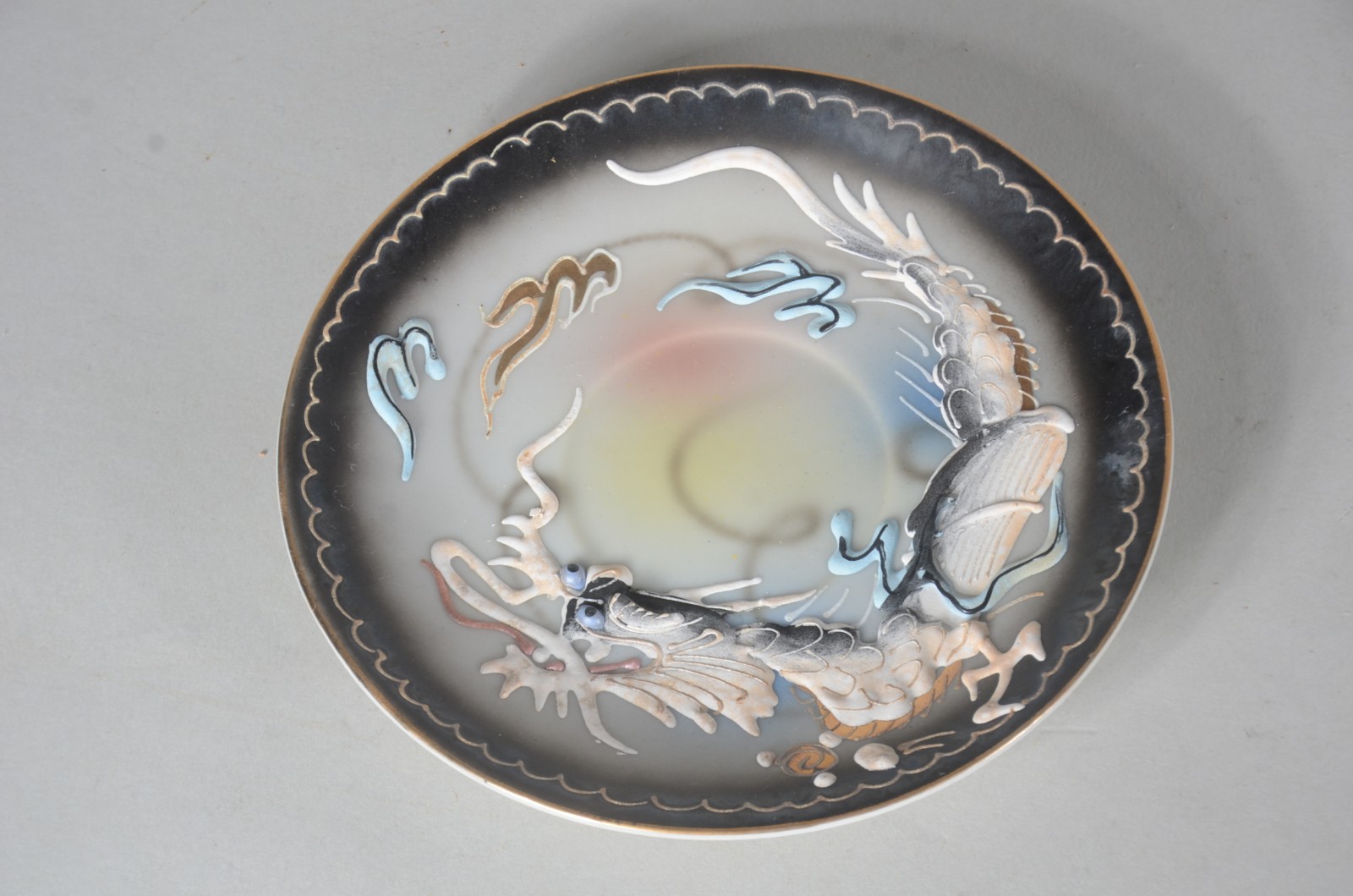 Seis xícaras de chá com pires de porcelana oriental. - foto 4 de 10