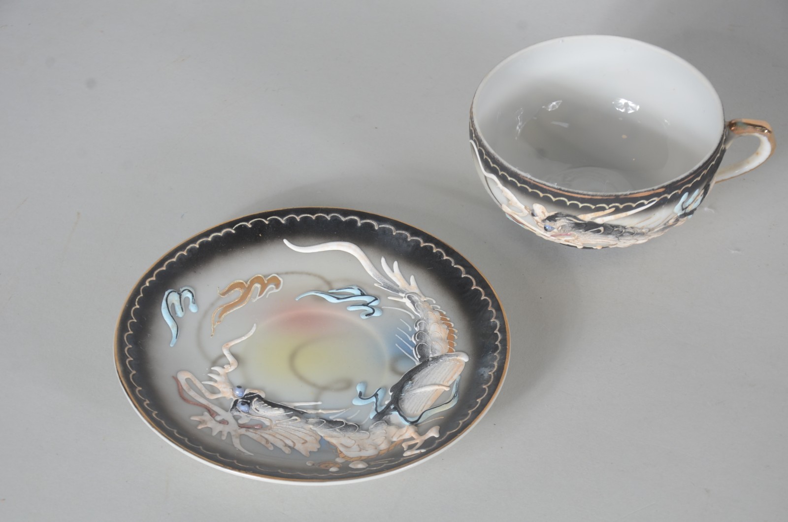 Seis xícaras de chá com pires de porcelana oriental. - foto 5 de 10