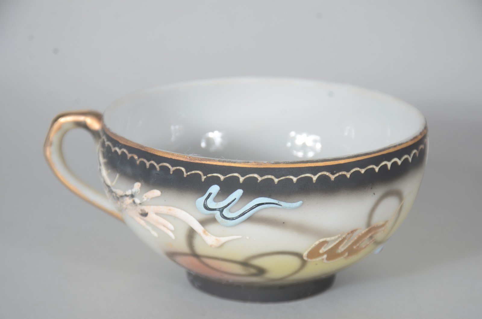 Seis xícaras de chá com pires de porcelana oriental. - foto 6 de 10