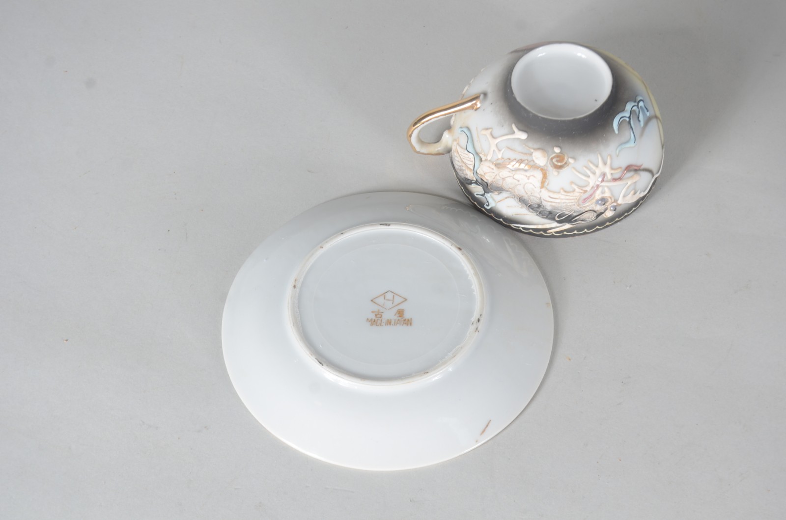 Seis xícaras de chá com pires de porcelana oriental. - foto 7 de 10