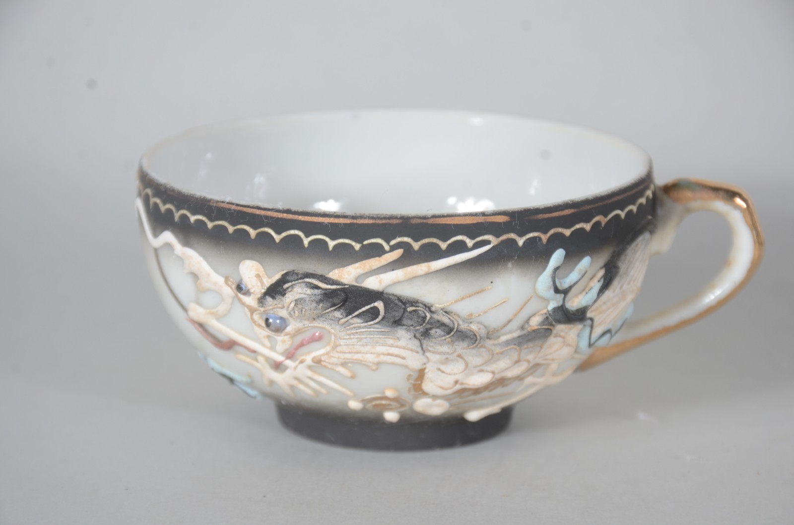 Seis xícaras de chá com pires de porcelana oriental. - foto 8 de 10