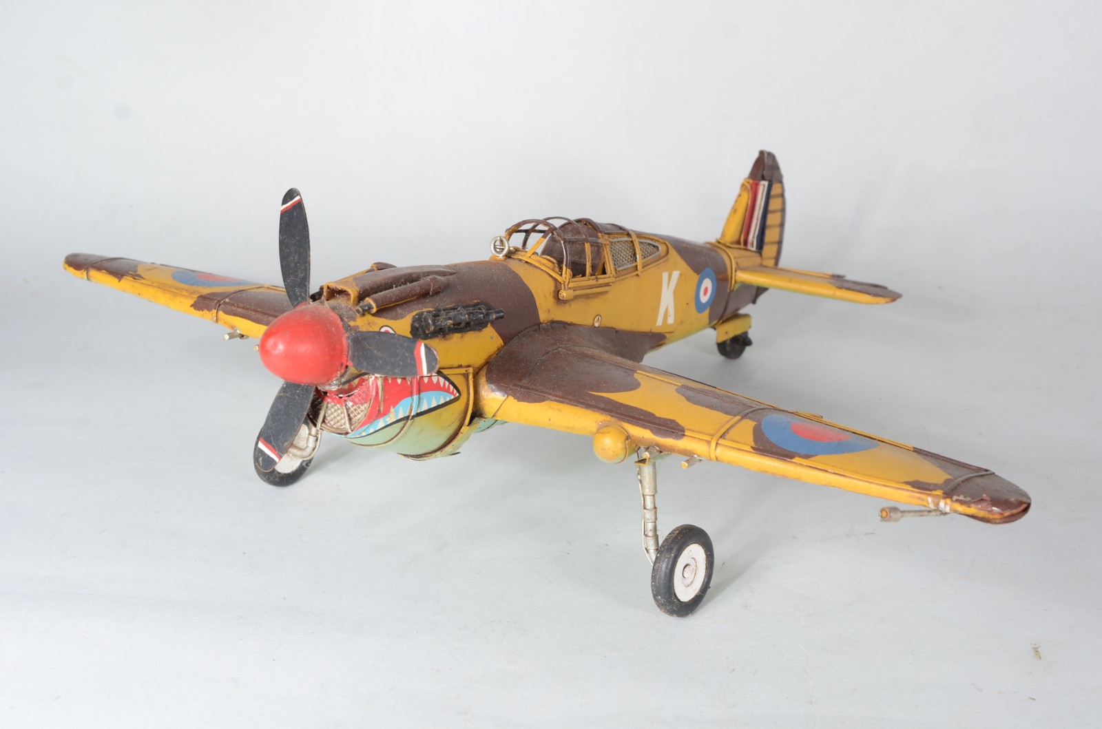 Três aviões decorativos em miniaturas. - foto 2 de 11