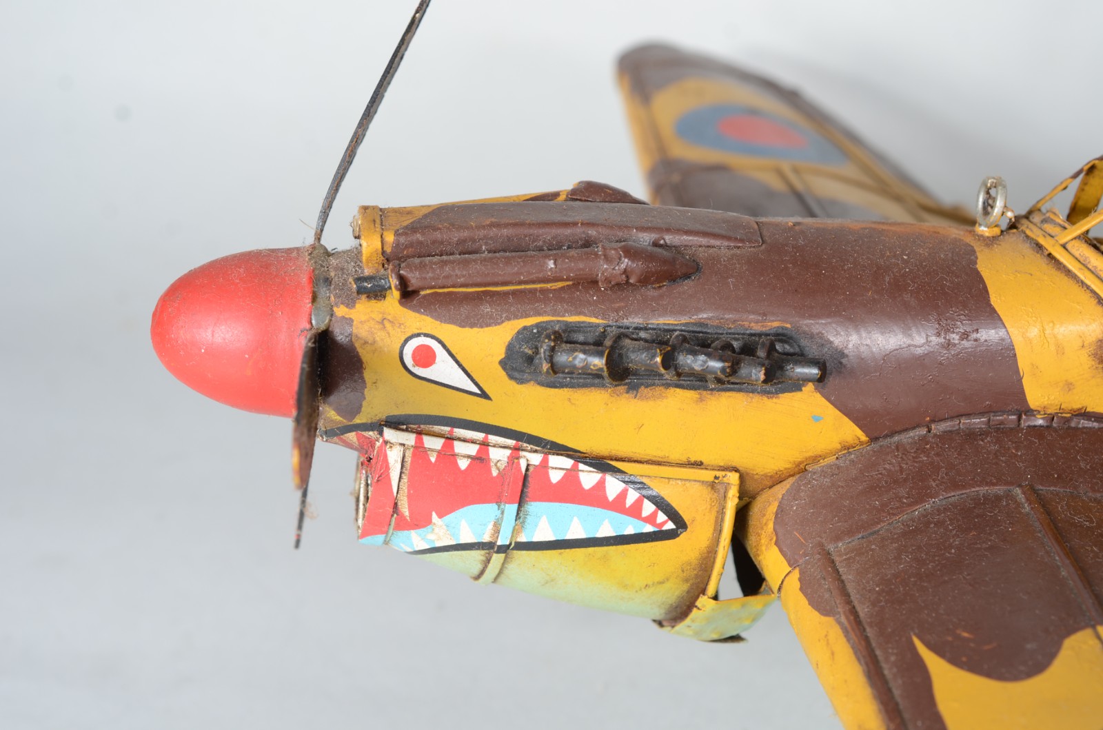 Três aviões decorativos em miniaturas. - foto 3 de 11