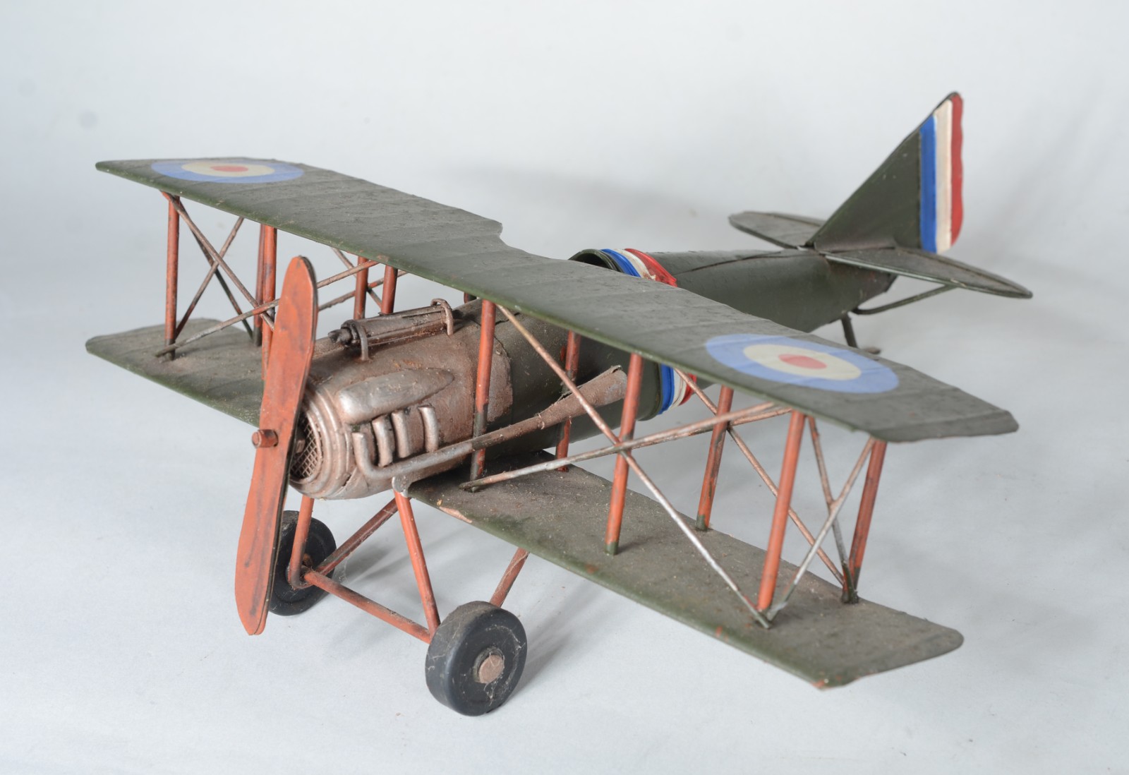 Três aviões decorativos em miniaturas. - foto 9 de 11