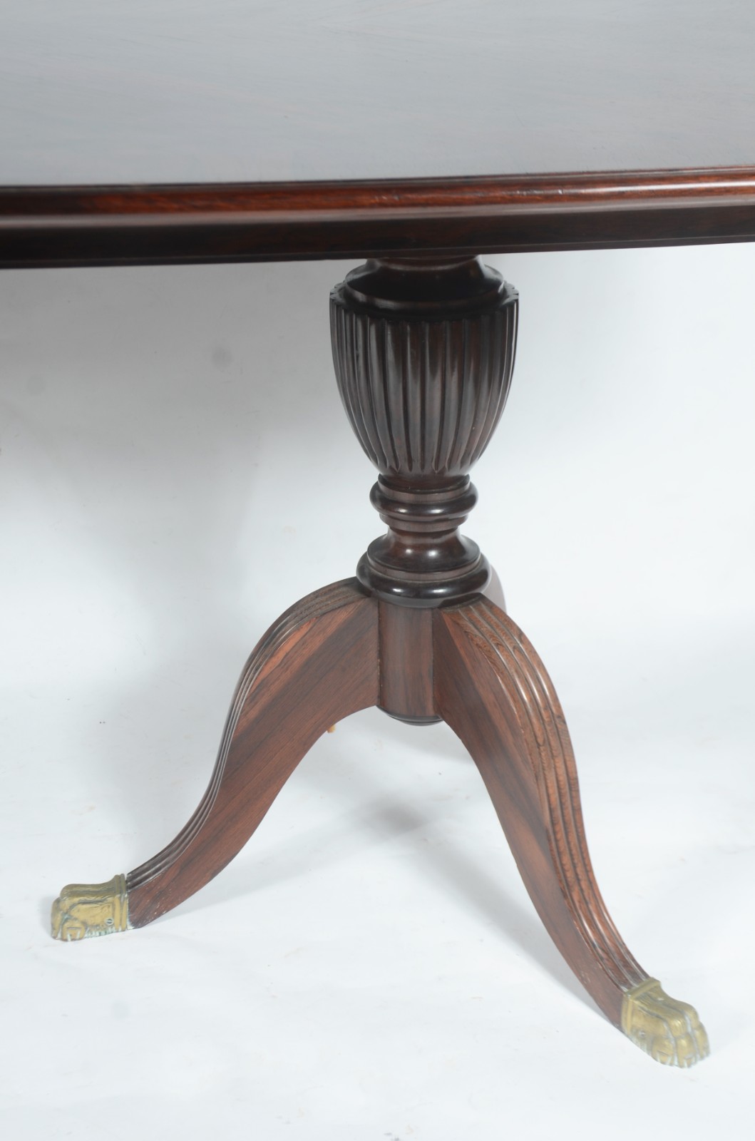 Mesa de jantar de madeira nobre, estilo inglês, tampo retangular... - foto 5 de 11