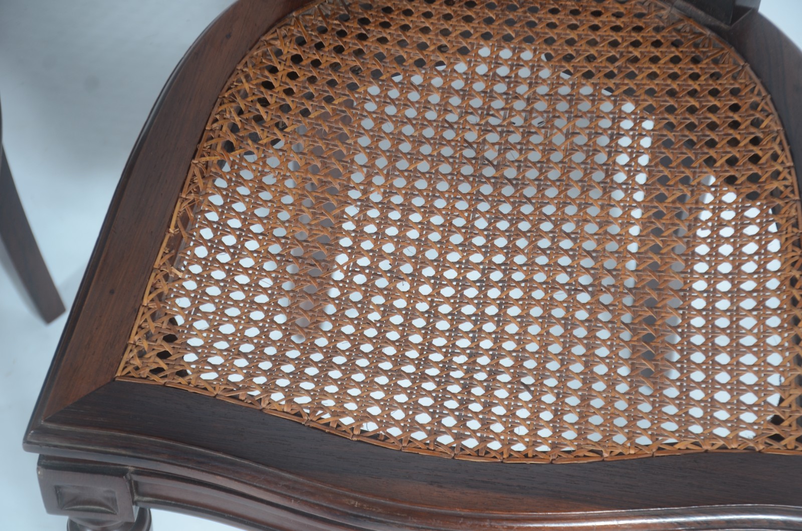 Mesa de jantar de madeira nobre, estilo inglês, tampo retangular... - foto 10 de 11