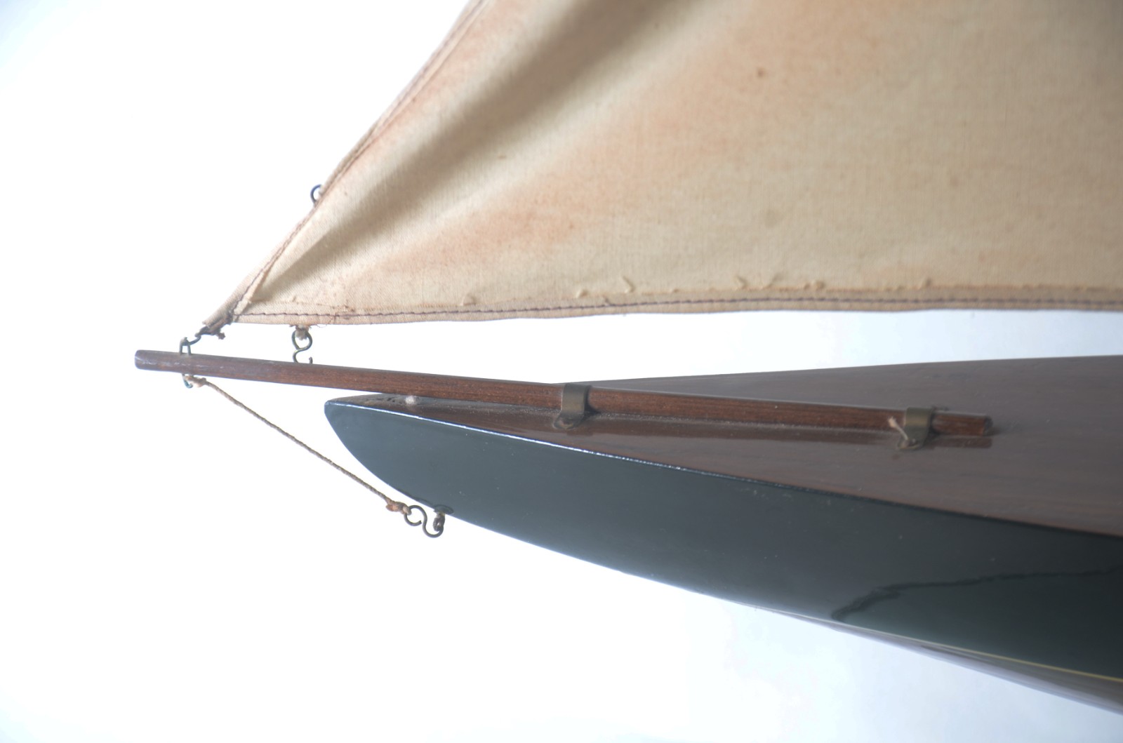 Miniatura de barco a vela decorativo de madeira. - foto 4 de 7