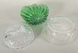Três peças diversas, sendo: cesta de murano (tr... - Três peças diversas, sendo: cesta de murano (trincada), 2 bolws tcheco sendo um de cristal e um outro de vidro.