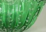 Três peças diversas, sendo: cesta de murano (tr... - Três peças diversas, sendo: cesta de murano (trincada), 2 bolws tcheco sendo um de cristal e um outro de vidro.