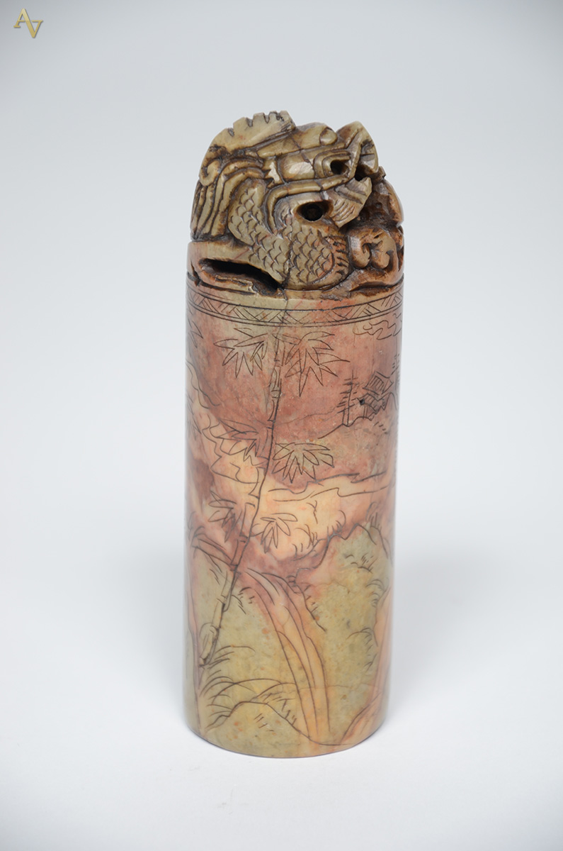 Escultura de pedra dura chinesa. Altura 14,5 cm. - foto 1 de 2