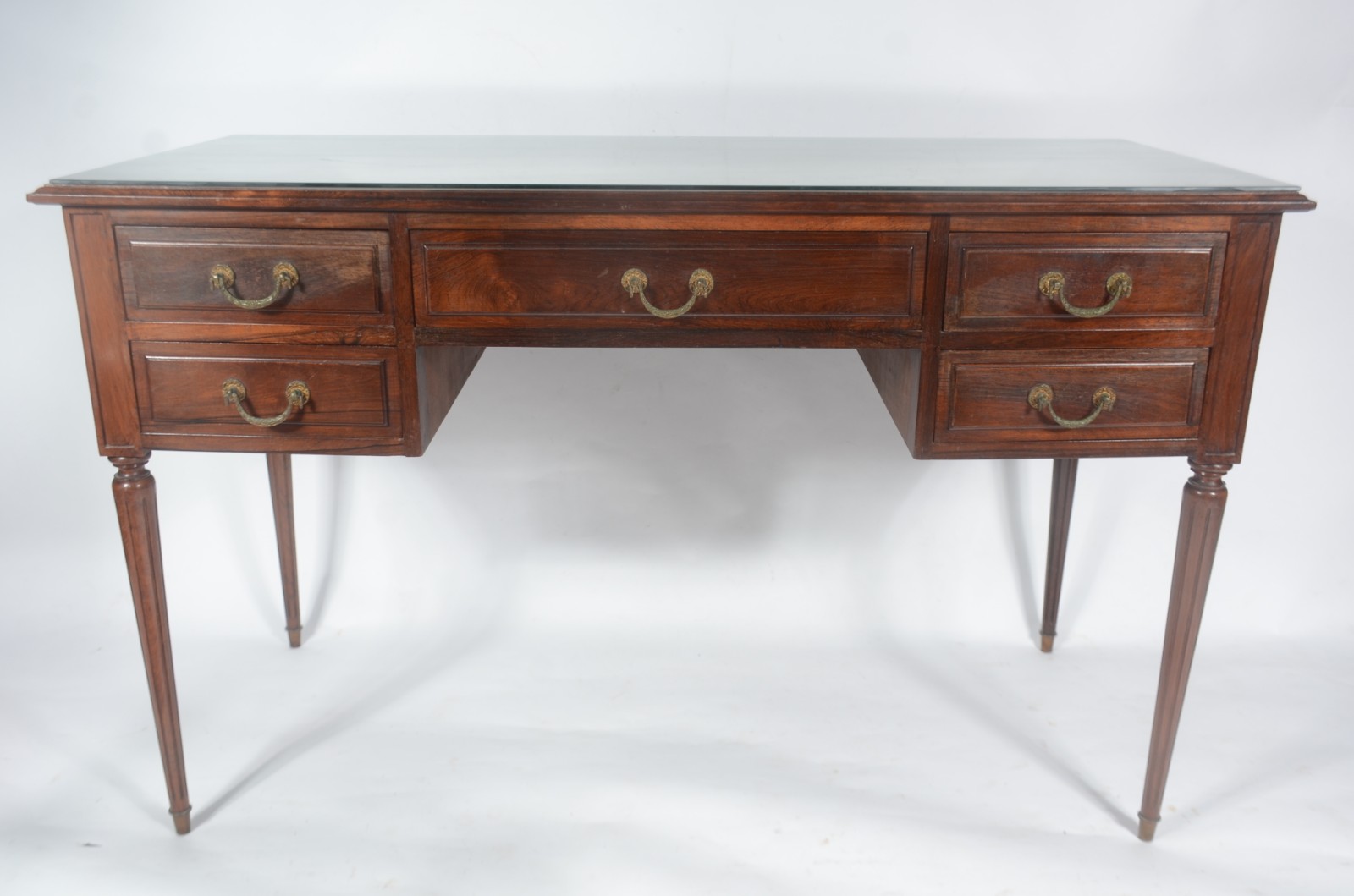 Mesa de escritório de madeira nobre, cinco gavetas, puxadores de... - foto 3 de 10