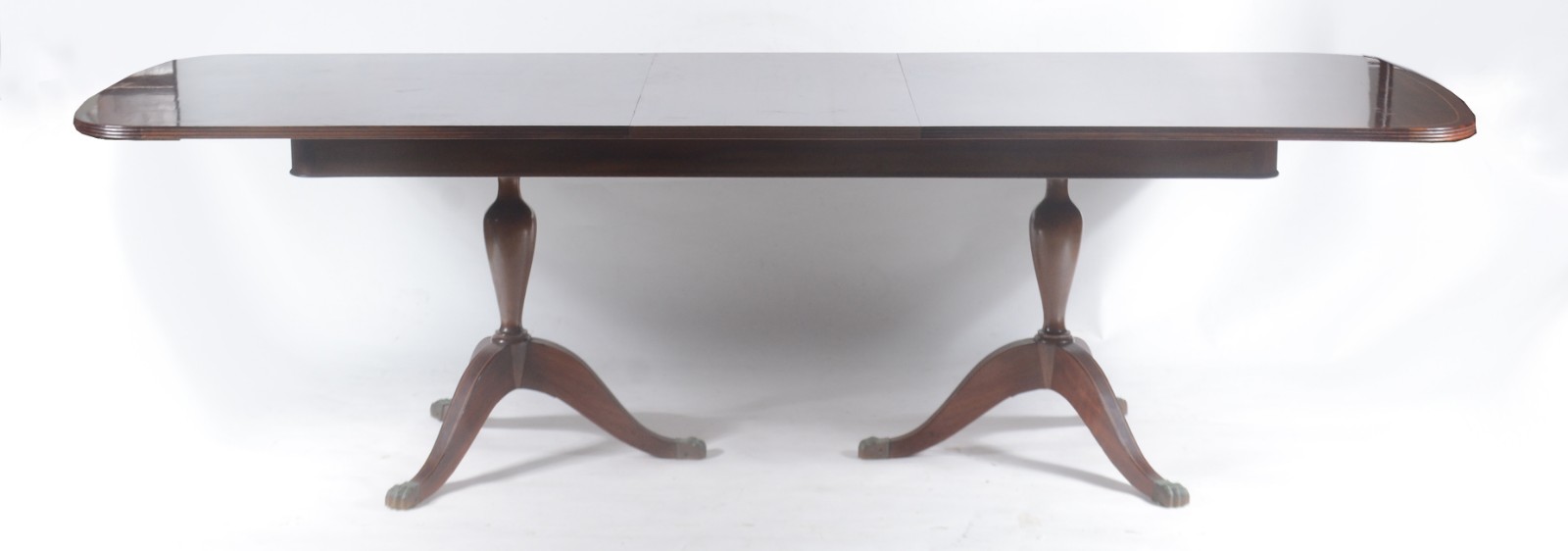 Mesa de jantar de madeira nobre, tampo oval com uma tábua extensora (... - foto 5 de 10
