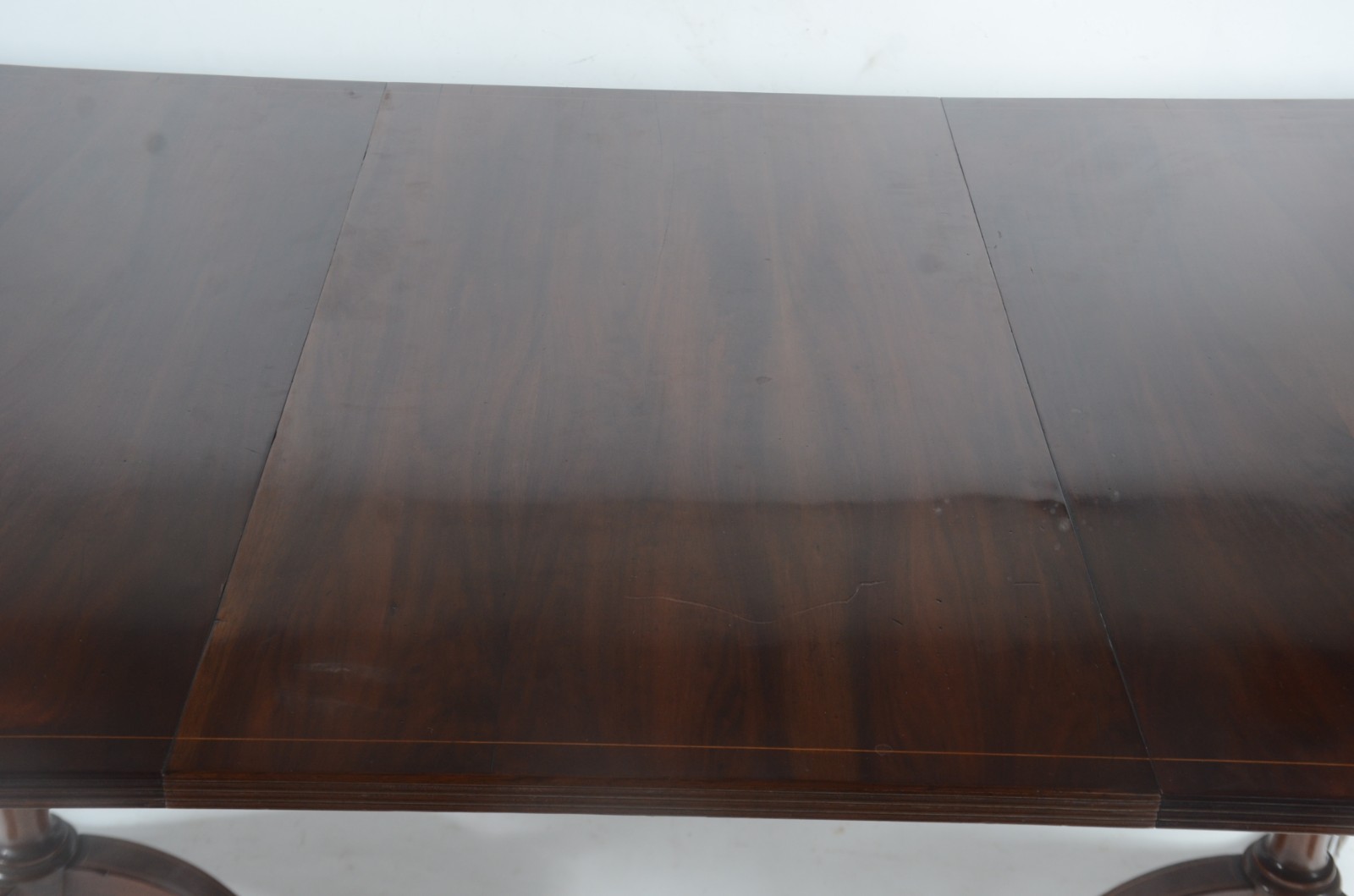 Mesa de jantar de madeira nobre, tampo oval com uma tábua extensora (... - foto 6 de 10