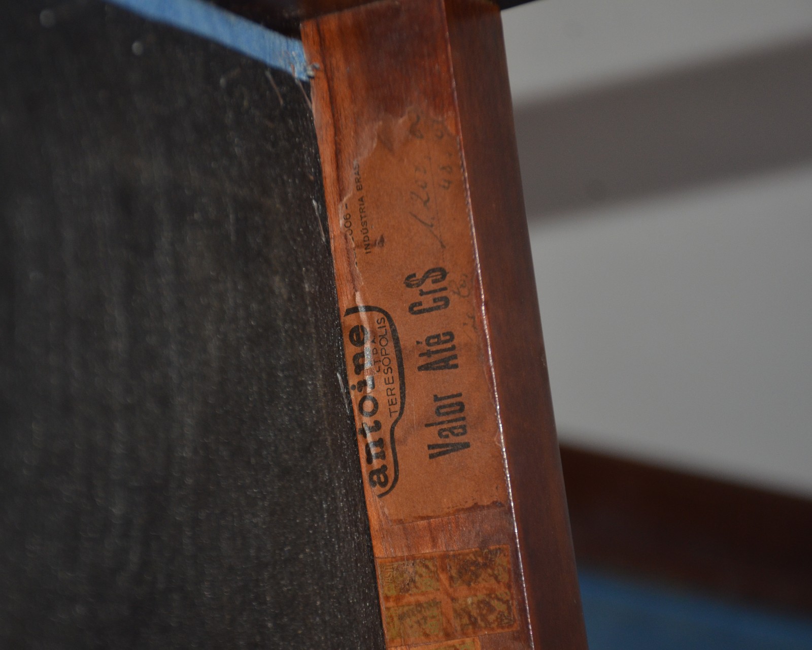 Mesa de jantar de madeira nobre, tampo oval com uma tábua extensora (... - foto 7 de 10