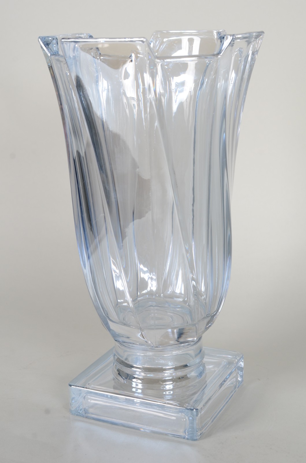 Vaso de vidro decorativo na cor azul. - foto 1 de 6