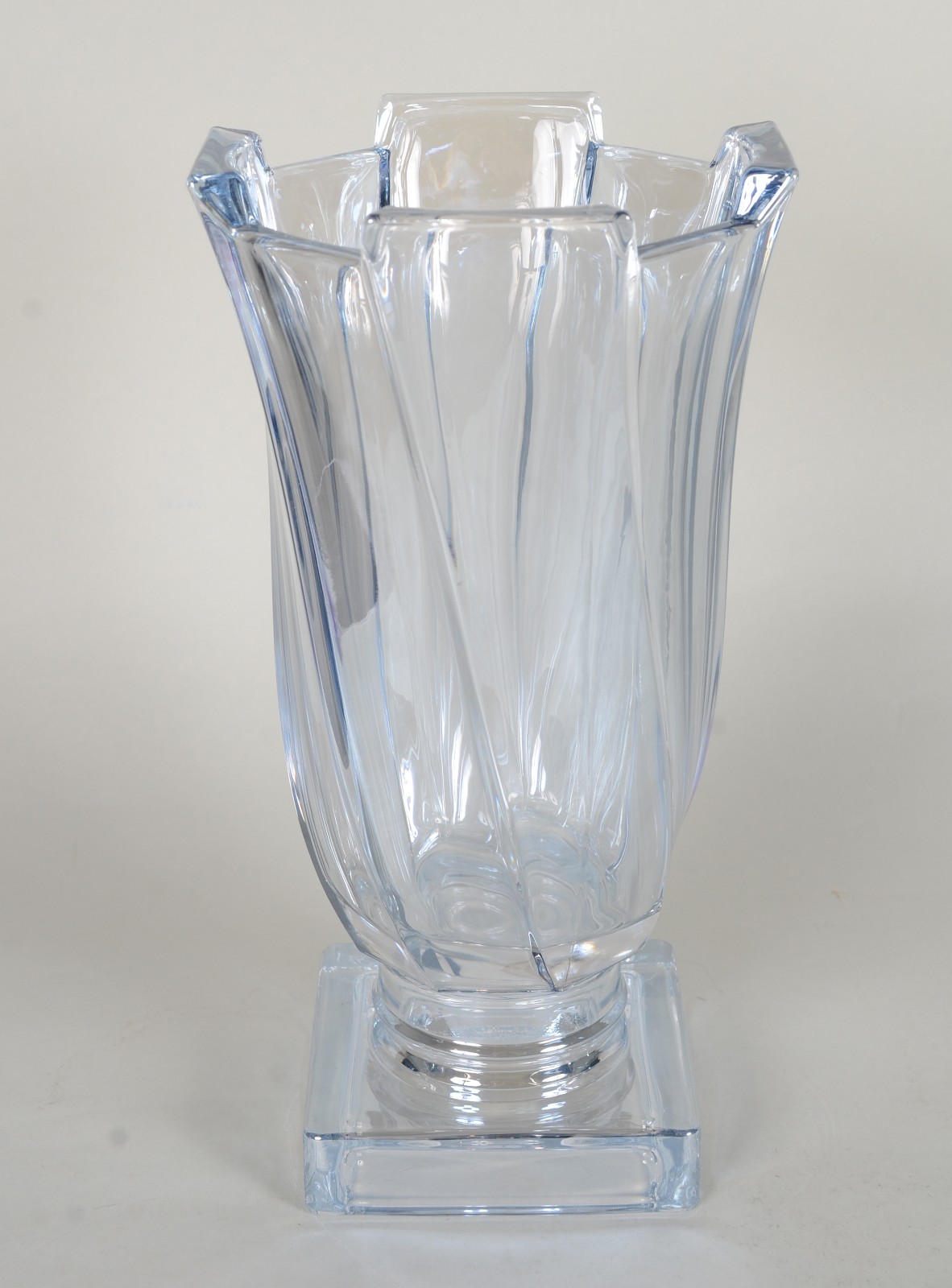 Vaso de vidro decorativo na cor azul. - foto 3 de 6