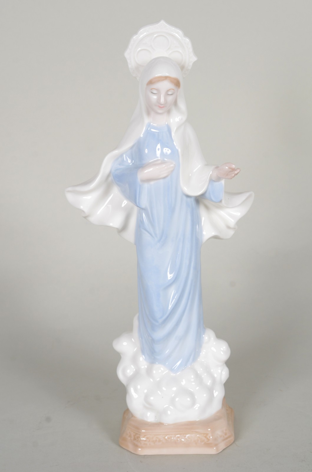 Escultura de porcelana policromada representando Nossa Senhora. - foto 1 de 7