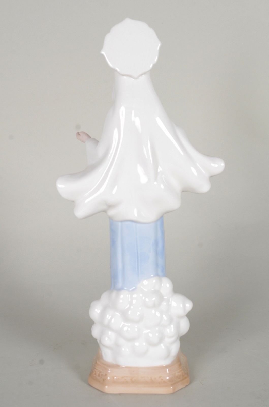 Escultura de porcelana policromada representando Nossa Senhora. - foto 4 de 7