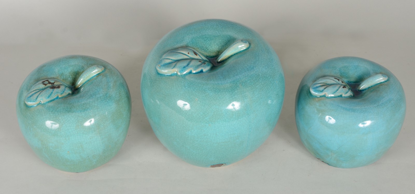 Conjunto com 3 maçãs decorativas de cerâmica vitrificada. - foto 3 de 7