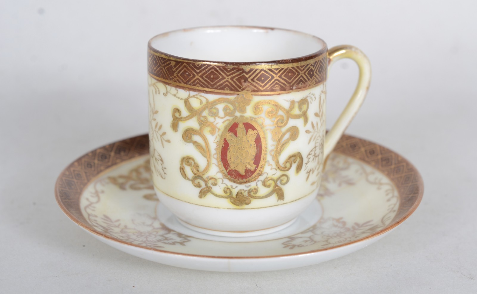 Três pequenos serviços de porcelana oriental, sendo: a) Serviço de... - foto 2 de 11