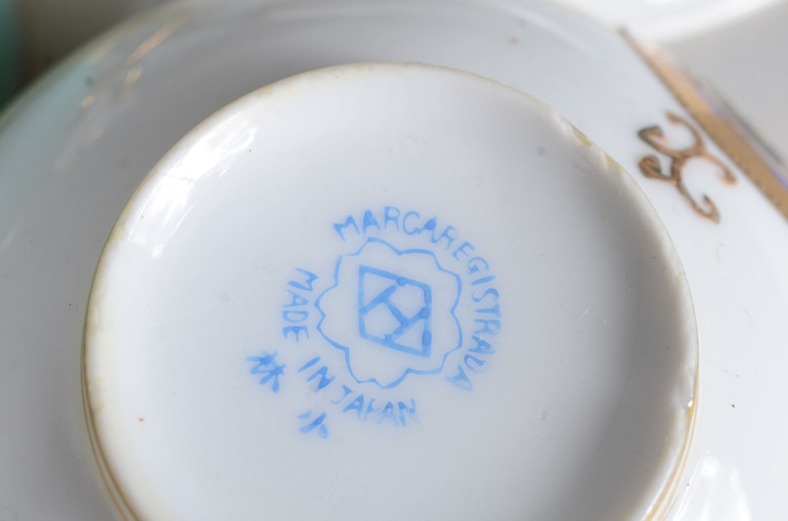 Três pequenos serviços de porcelana oriental, sendo: a) Serviço de... - foto 9 de 11