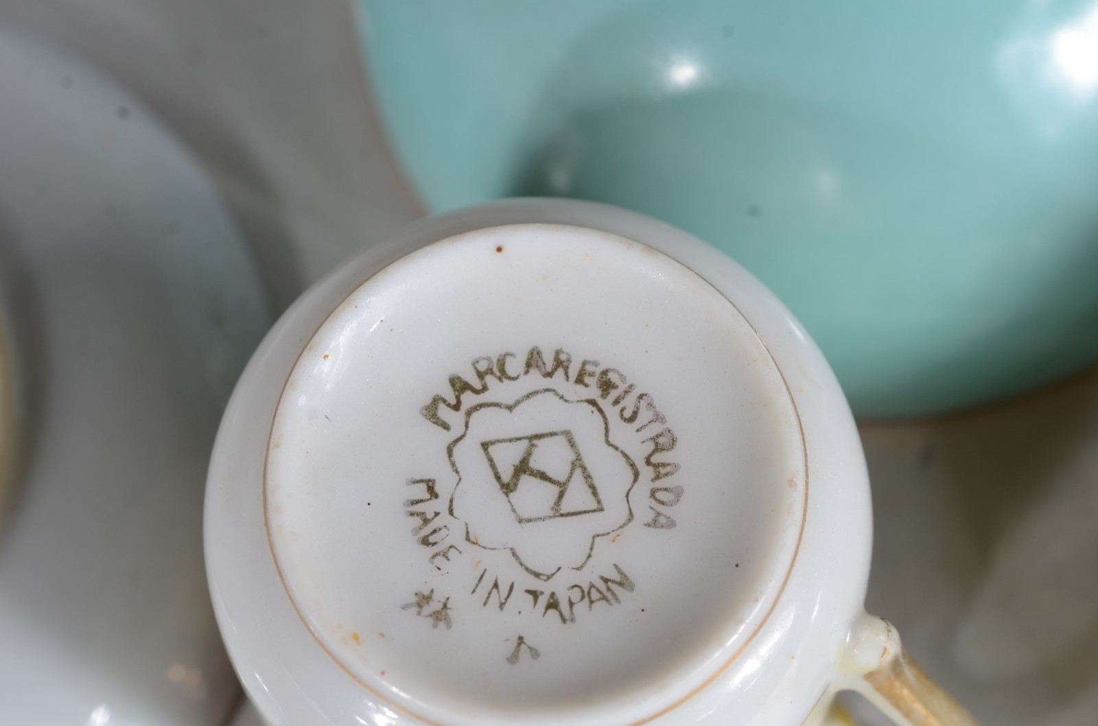 Três pequenos serviços de porcelana oriental, sendo: a) Serviço de... - foto 11 de 11