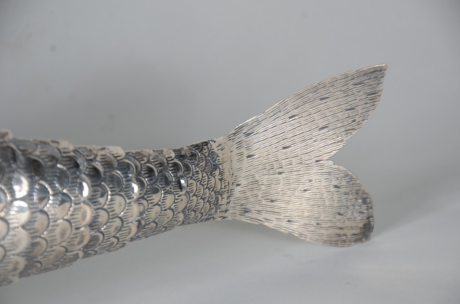 Escultura representando "Peixe" maleável de prata de lei. Peso da... - foto 7 de 7