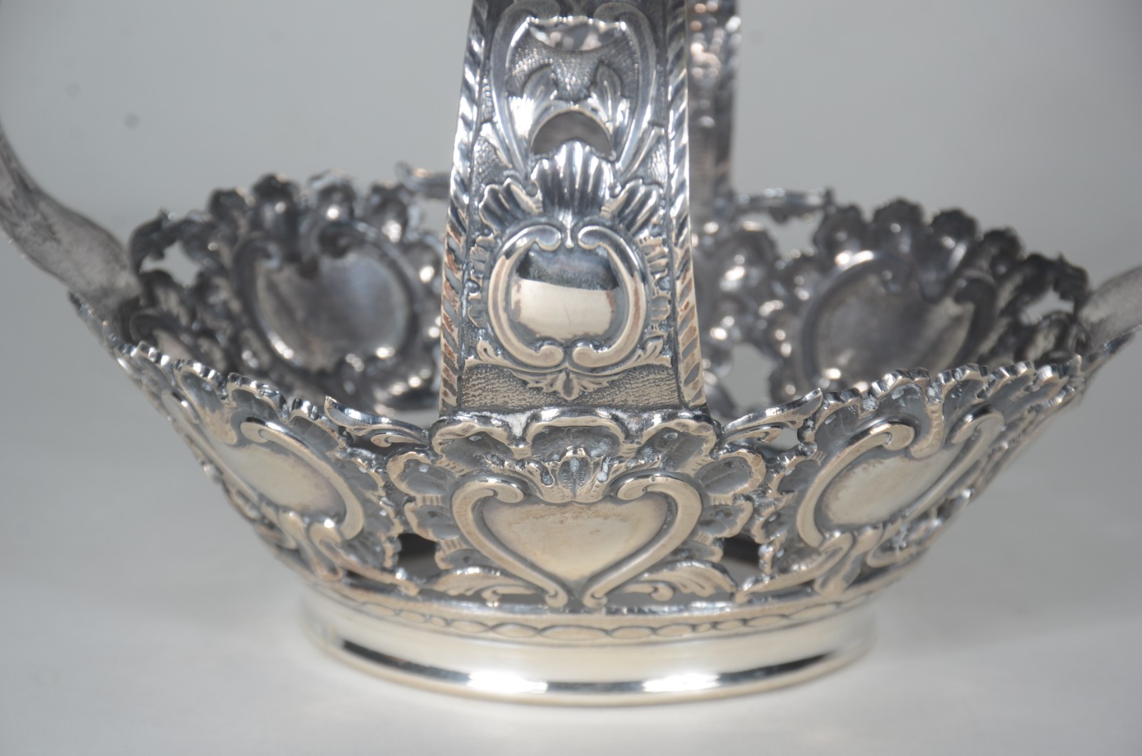 Grande e bela coroa do Divino em prata de lei com quatro hastes... - foto 2 de 9