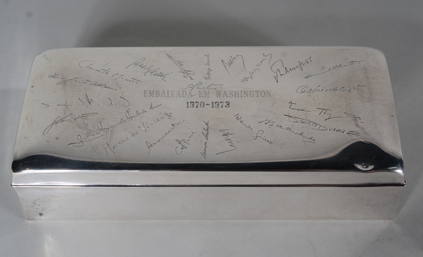 Caixa cigarreira de prata Sterling com dedicatórias, parte interna de... - foto 1 de 7
