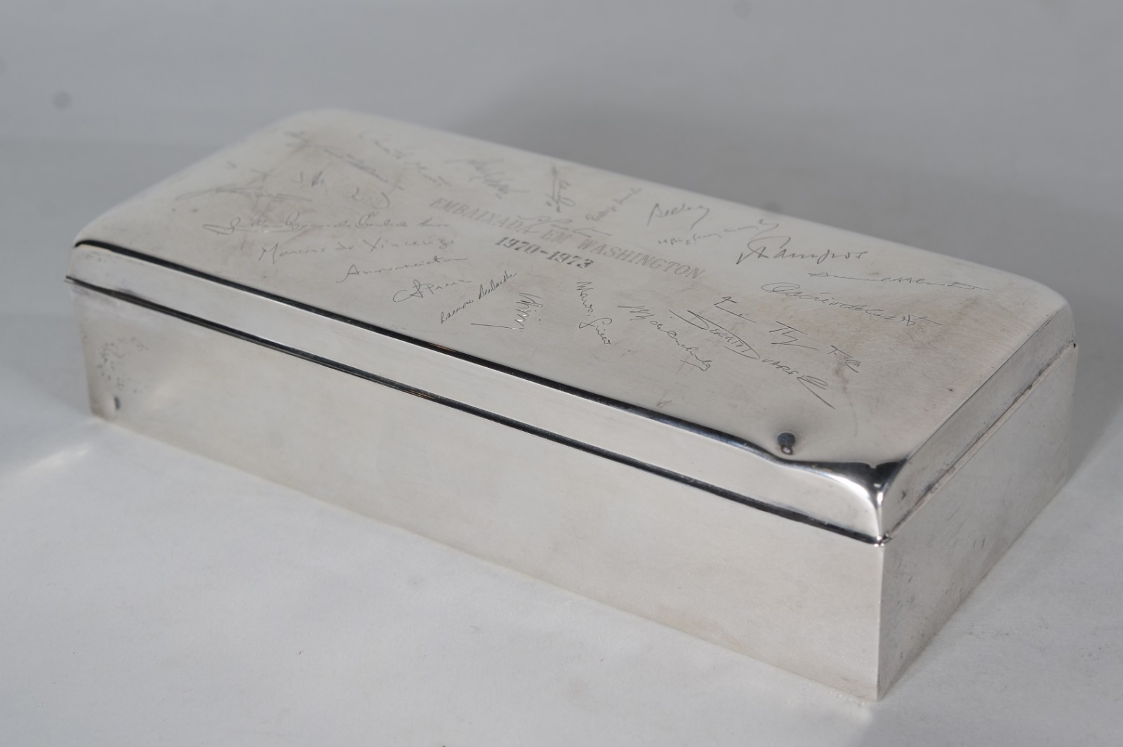 Caixa cigarreira de prata Sterling com dedicatórias, parte interna de... - foto 2 de 7
