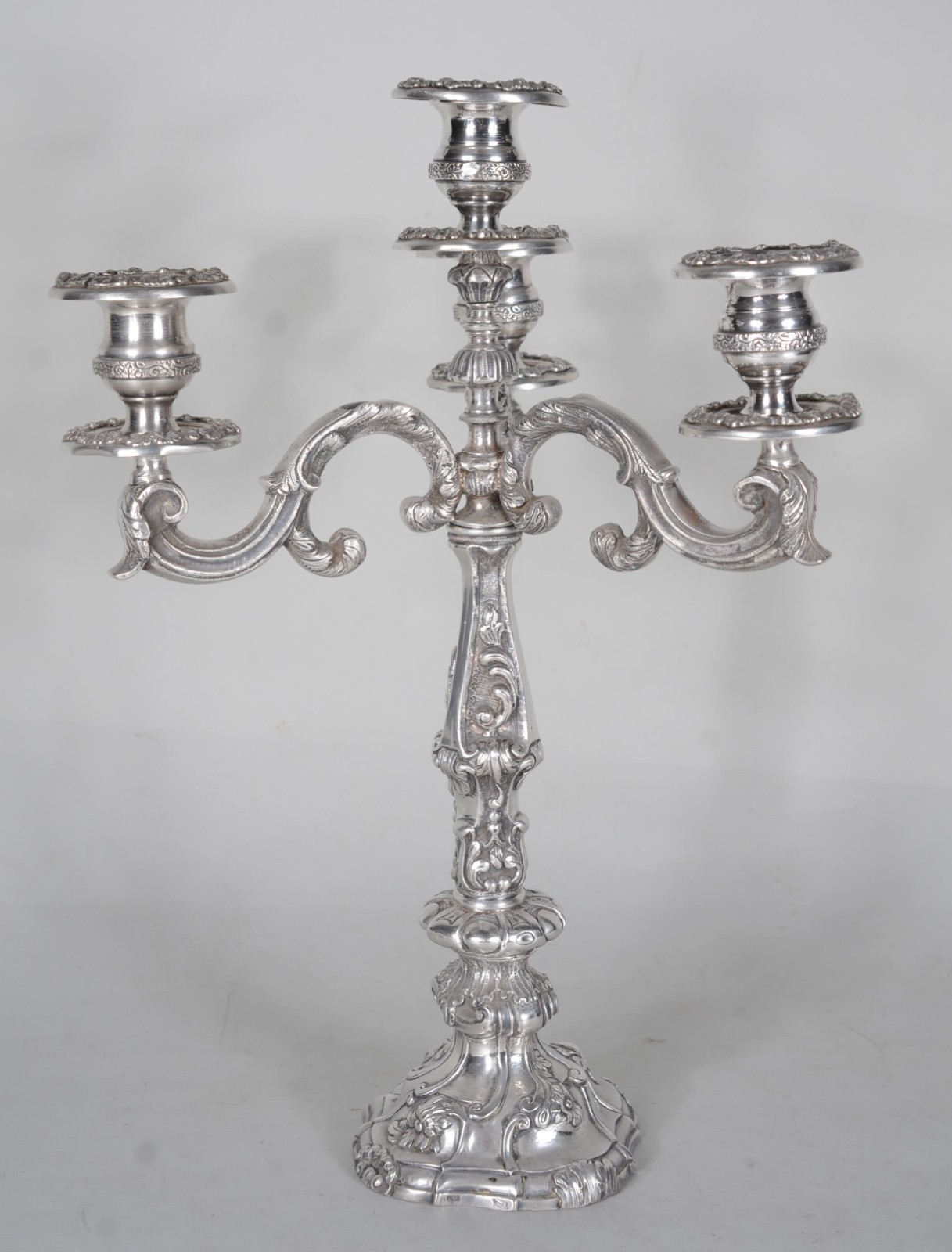 Candelabro de prata portuguesa contraste P Coroa, para 4 velas... - foto 1 de 11