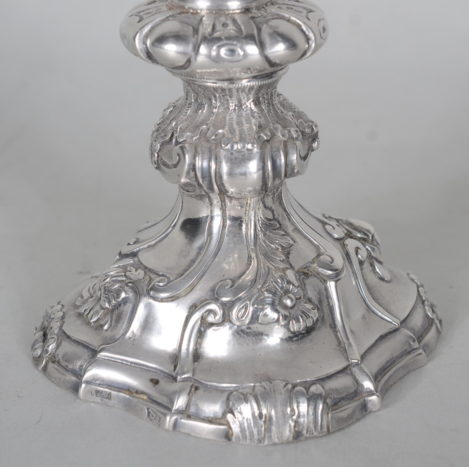 Candelabro de prata portuguesa contraste P Coroa, para 4 velas... - foto 3 de 11