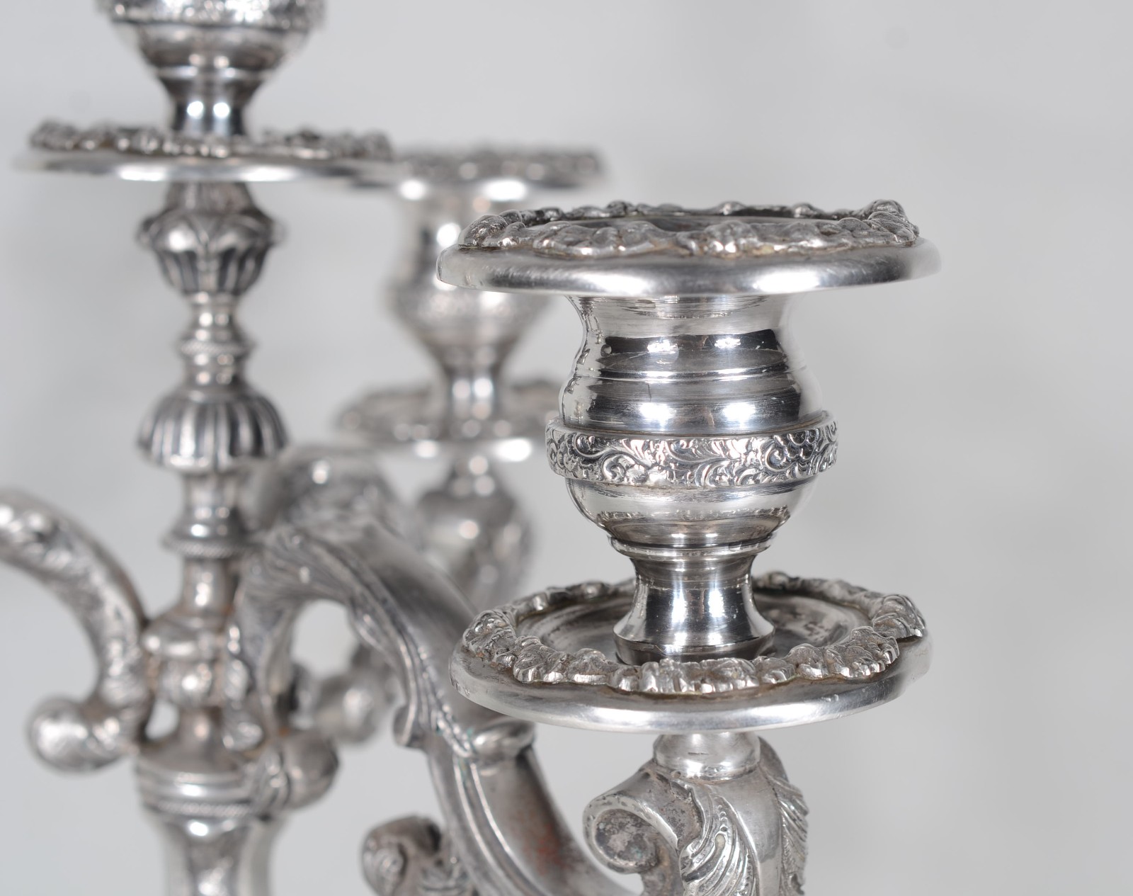 Candelabro de prata portuguesa contraste P Coroa, para 4 velas... - foto 8 de 11