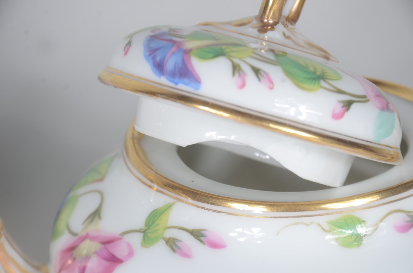 Serviço de chá de porcelana francesa Velho Paris, fundo branco com... - foto 6 de 11