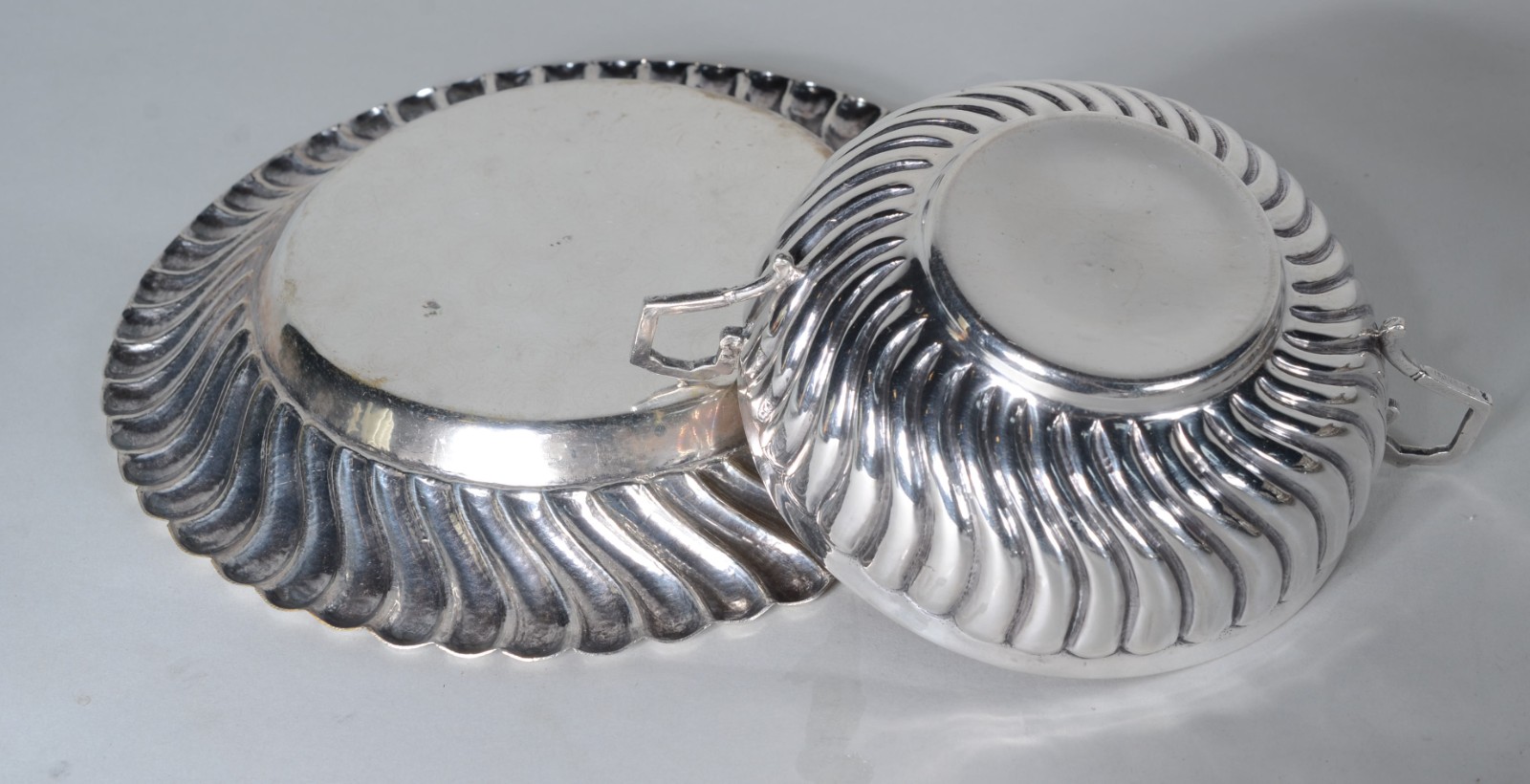Conjunto com 10 taças para consome com seus respectivos pratos em... - foto 5 de 6