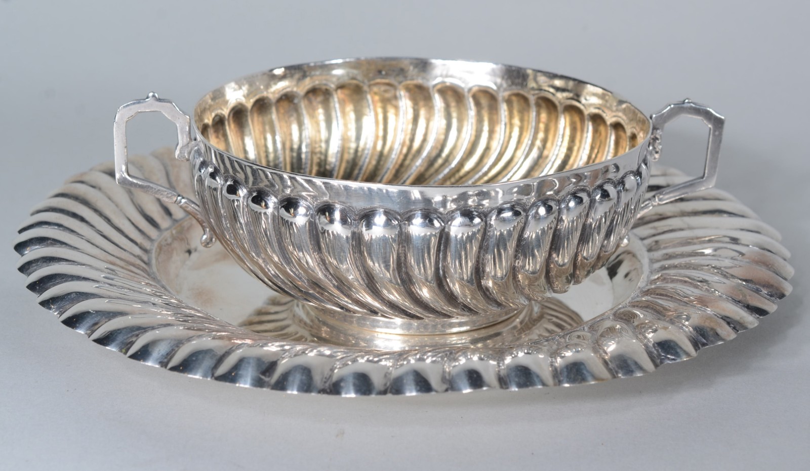 Conjunto com 10 taças para consome com seus respectivos pratos em... - foto 3 de 6