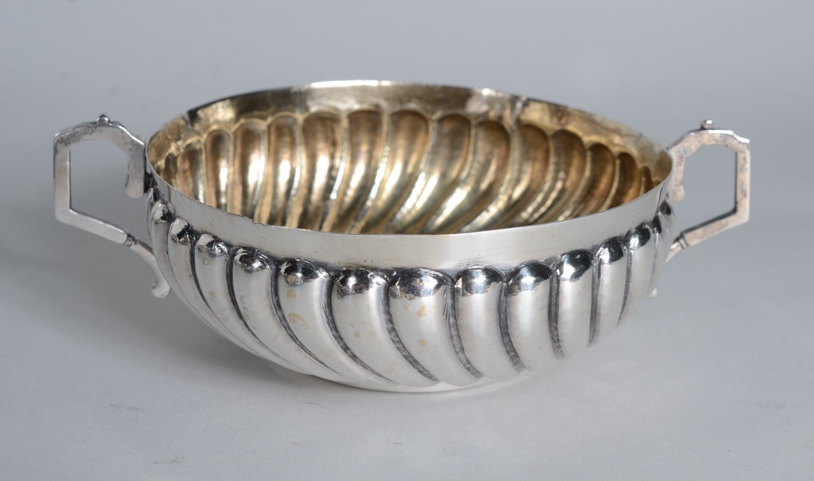Conjunto com 10 taças para consome com seus respectivos pratos em... - foto 2 de 6