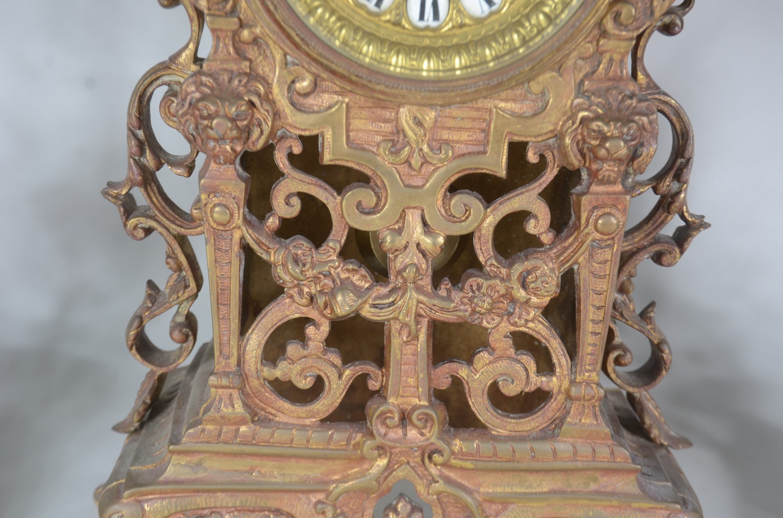 Terno de bronze - "Garniture", composto de Relógio e par de... - foto 5 de 10