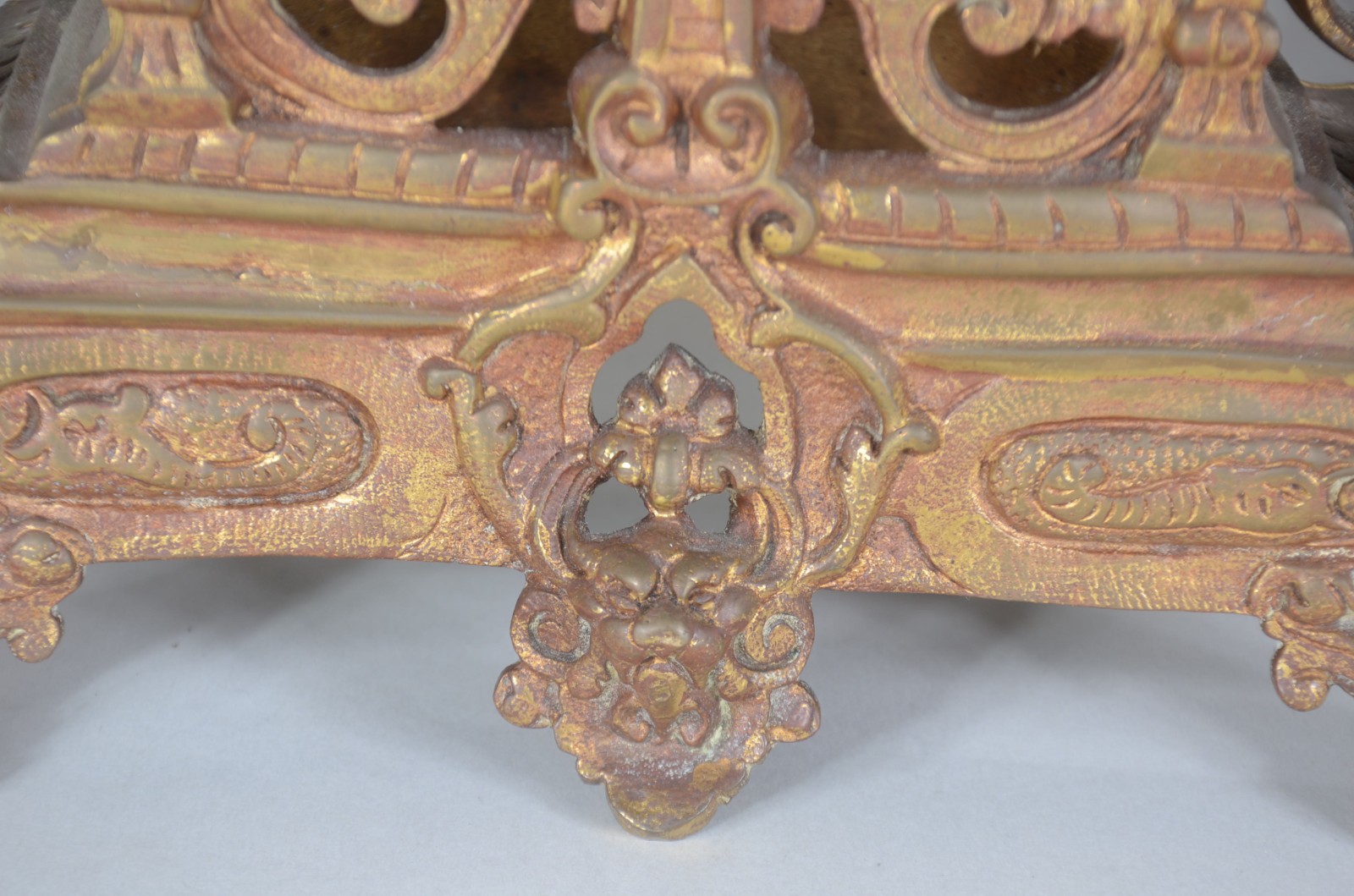 Terno de bronze - "Garniture", composto de Relógio e par de... - foto 6 de 10
