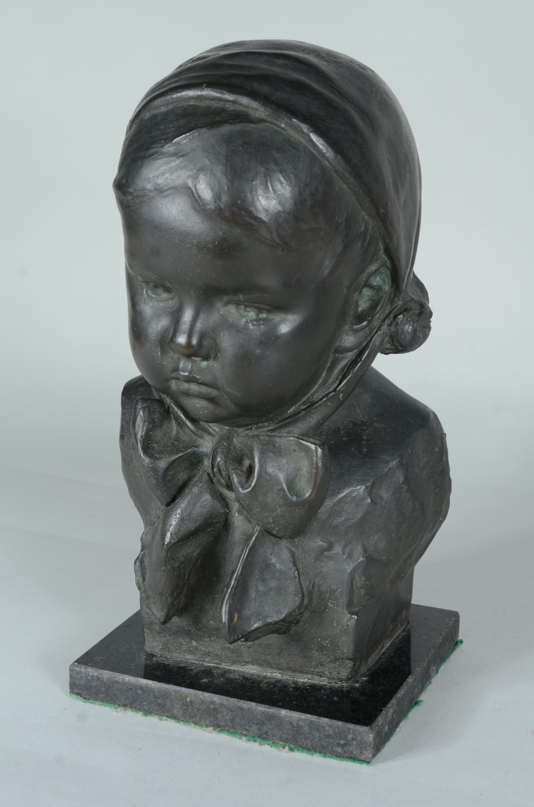 Teixeira Lopes (1866-1942), Menina de chapéu com laçarote - foto 1 de 5