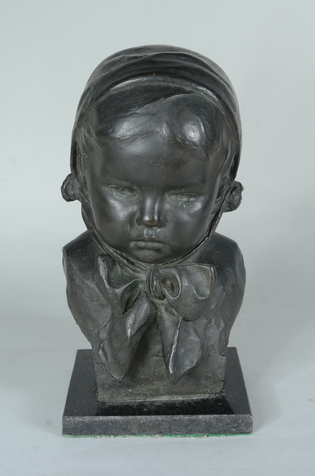 Teixeira Lopes (1866-1942), Menina de chapéu com laçarote - foto 2 de 5