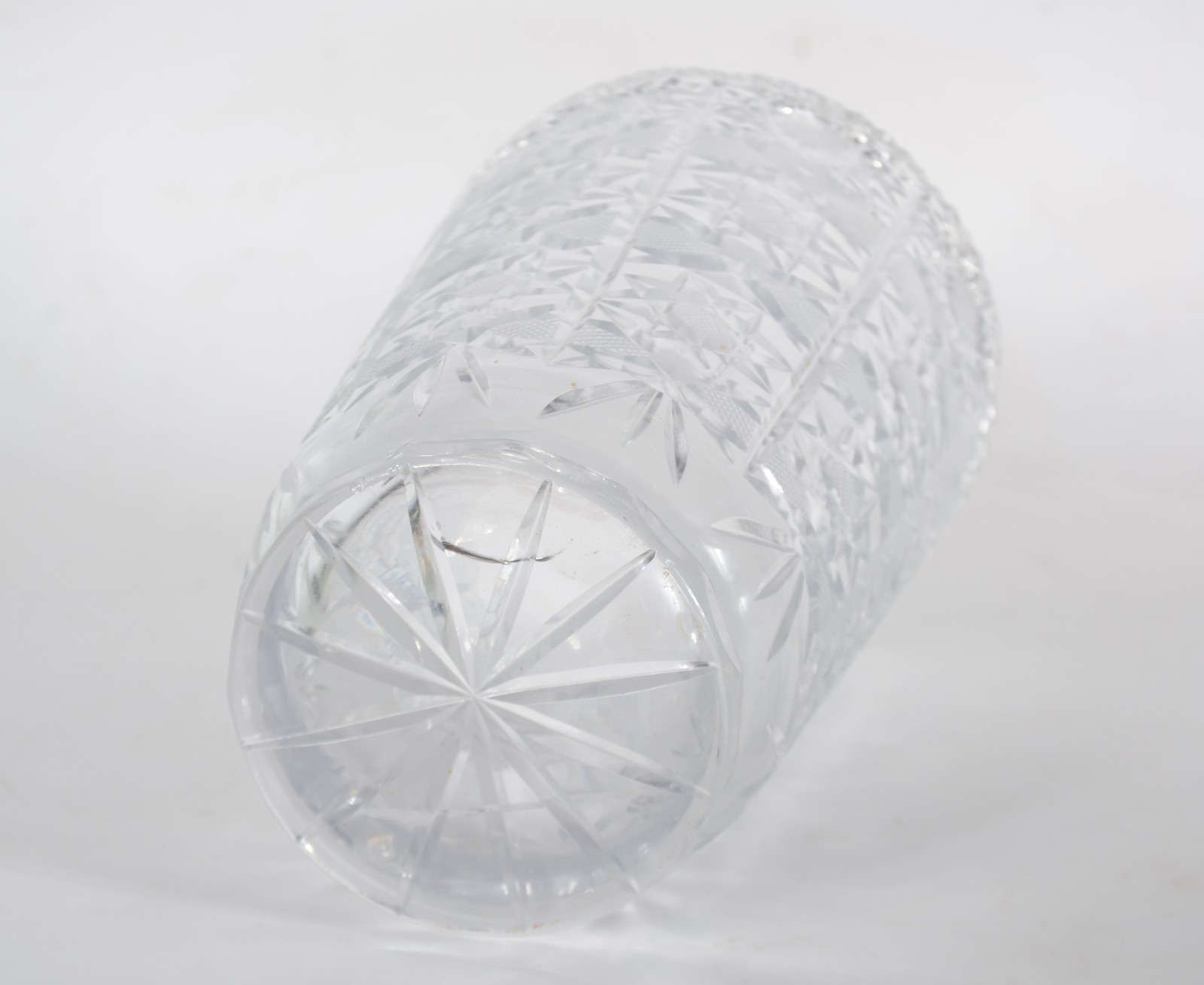 Diversas peças vidro e cristal, sendo: vaso, licoreira com 6 copinhos... - foto 4 de 9