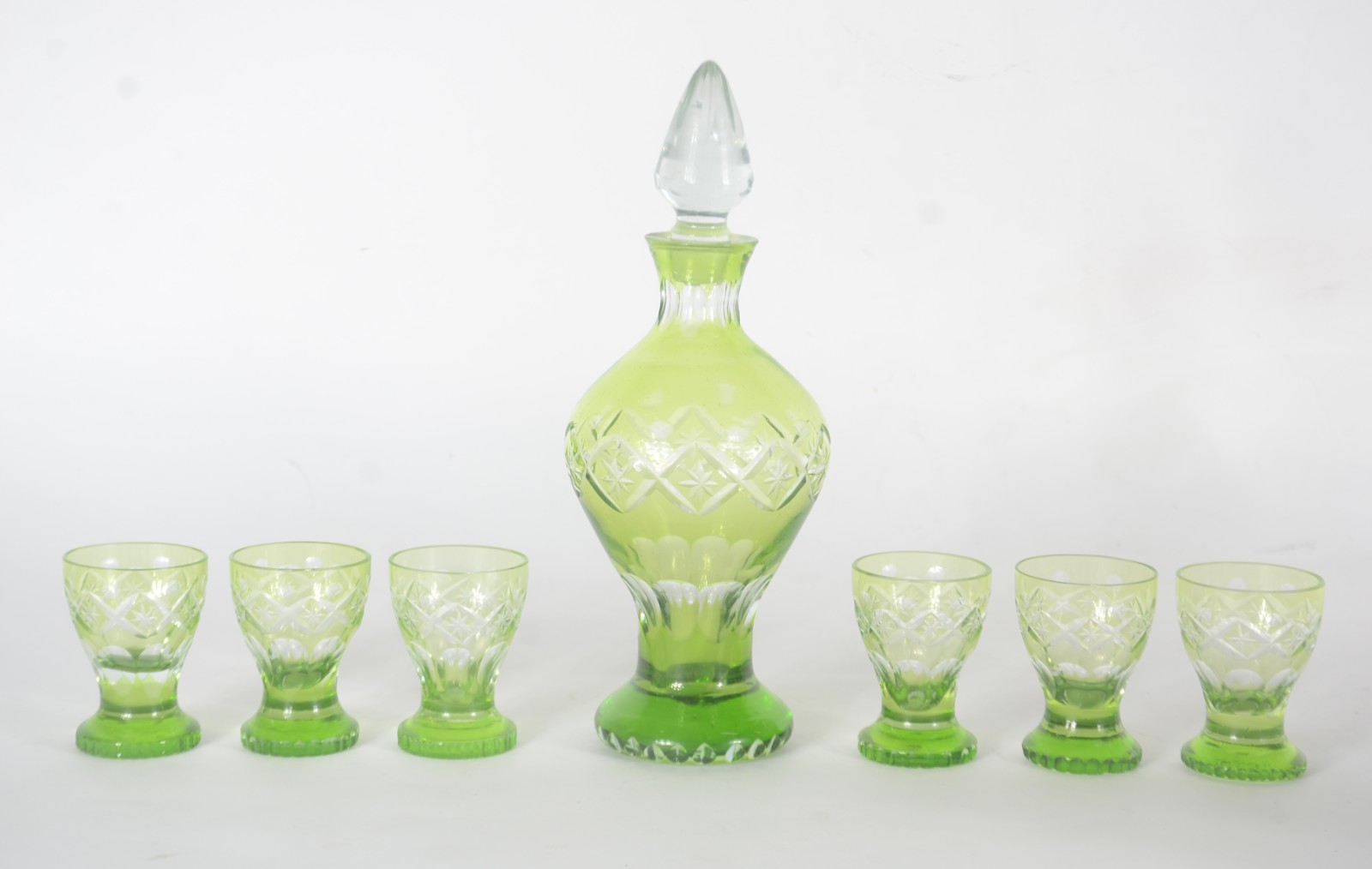 Diversas peças vidro e cristal, sendo: vaso, licoreira com 6 copinhos... - foto 5 de 9