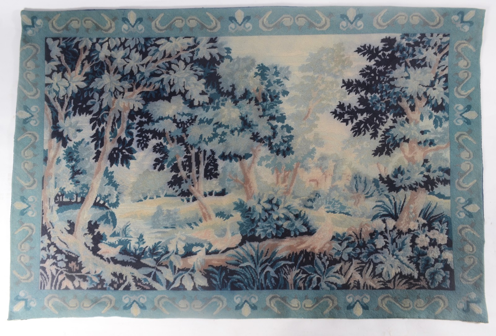 Gobelain com paisagem em tons de verde. - foto 1 de 9