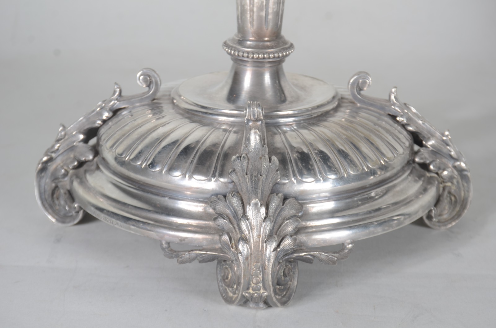Par de imponentes candelabros de metal prateado ingles para 9 velas... - foto 4 de 11