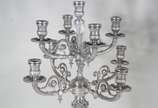 Elkington & Co.,  - Par de imponentes candelabros de metal prateado ingles para 9 velas cada, reversíveis em castiçais, ricamente trabalhados com guirlandas florais e cab
