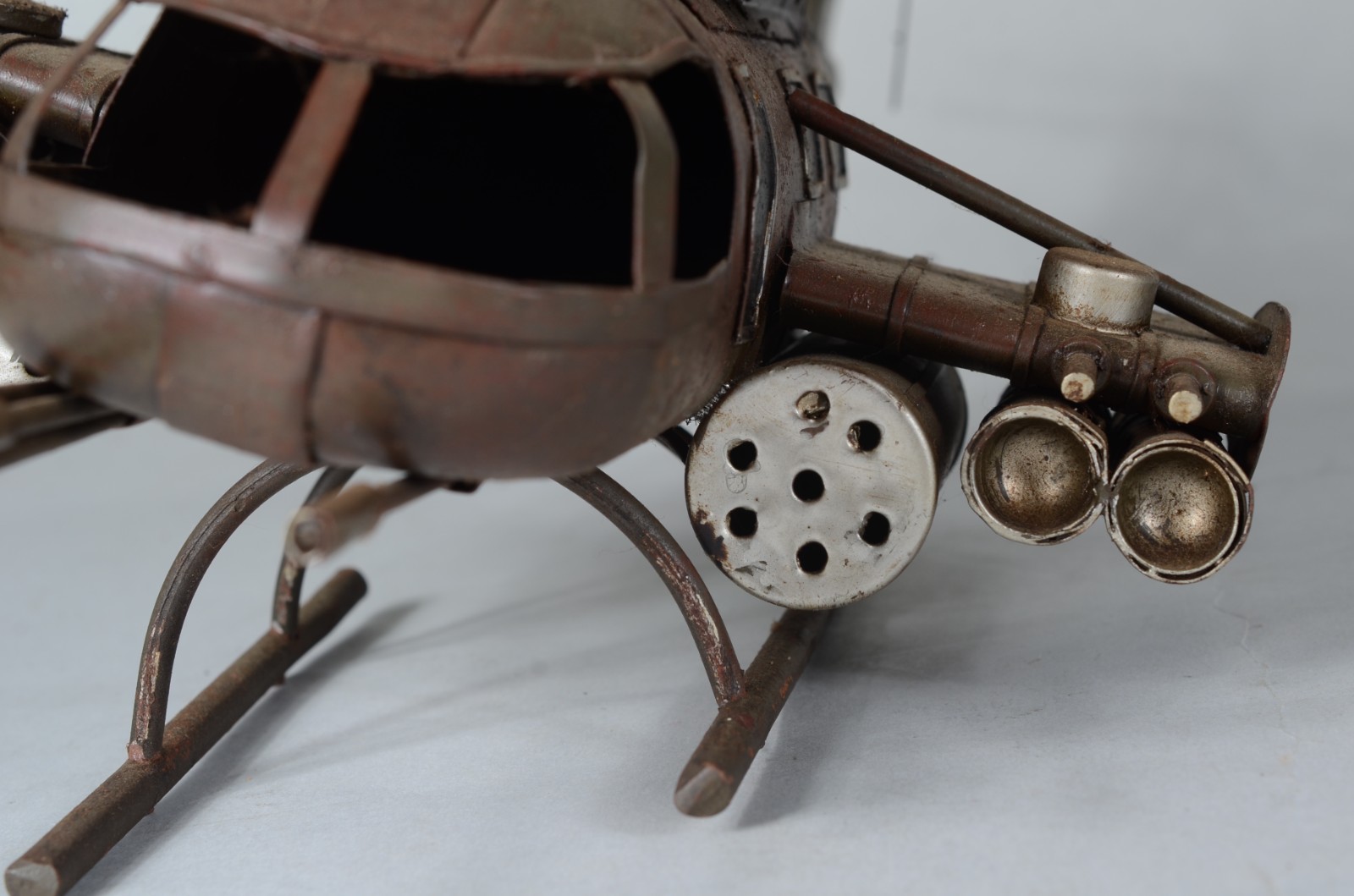 Dois helicópteros em miniaturas. Desgastes. - foto 3 de 5