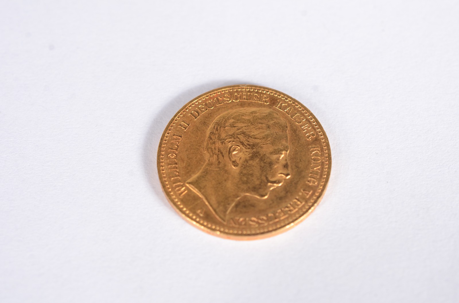 Moeda Alemã de 20 Mark de ouro 18 k., datada 1897. (Por motivos de... - foto 3 de 3