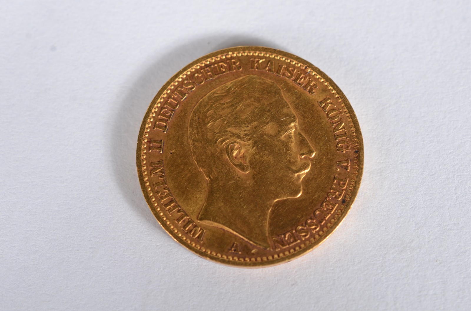 Moeda alemã de 20 Mark de ouro 18 k., datada 1911. (Por motivos de... - foto 1 de 3