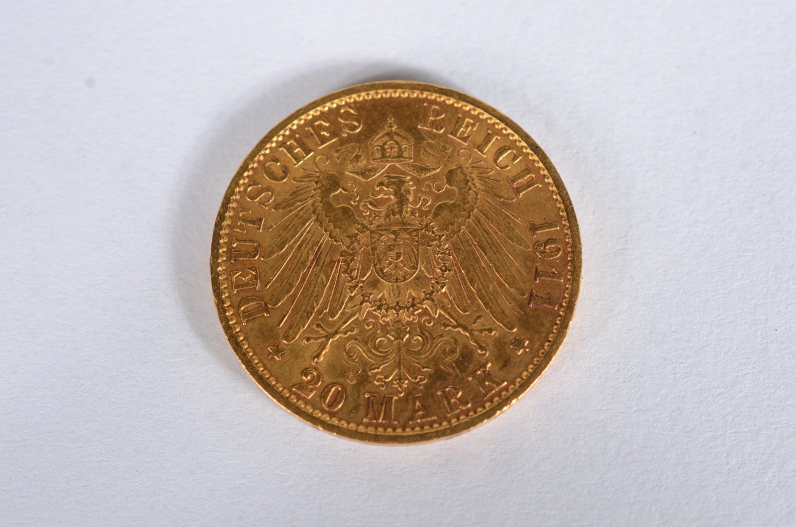 Moeda alemã de 20 Mark de ouro 18 k., datada 1911. (Por motivos de... - foto 2 de 3
